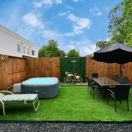 Blissful Getaway Home With Hot Tub & Backyard Near Downtown Houston Exterior photo