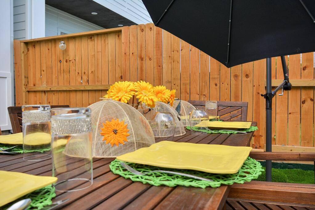Blissful Getaway With Hot Tub & Backyard Near Downtown Casa vacanze Houston