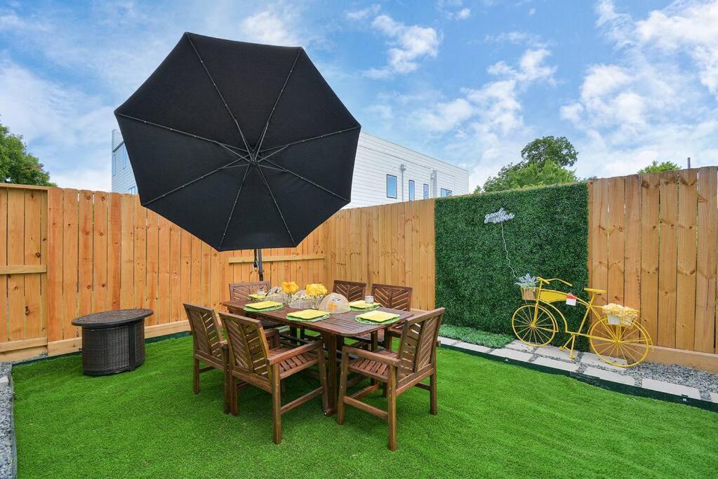 Casa vacanze Blissful Getaway With Hot Tub & Backyard Near Downtown *