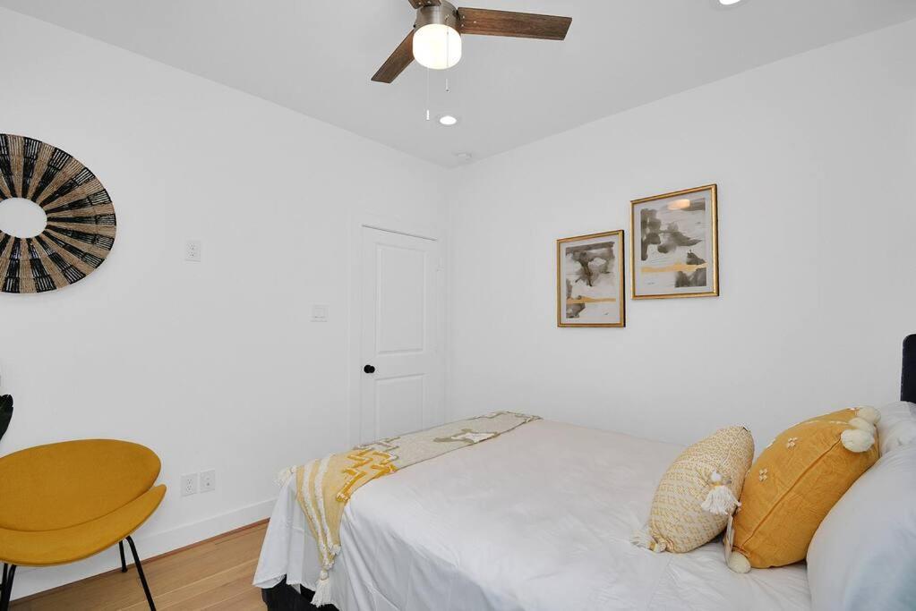 Blissful Getaway With Hot Tub & Backyard Near Downtown Casa vacanze *
