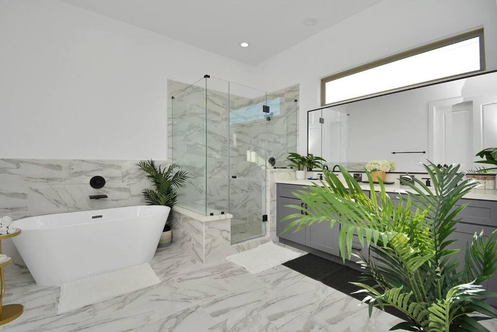 Casa vacanze Blissful Getaway With Hot Tub & Backyard Near Downtown