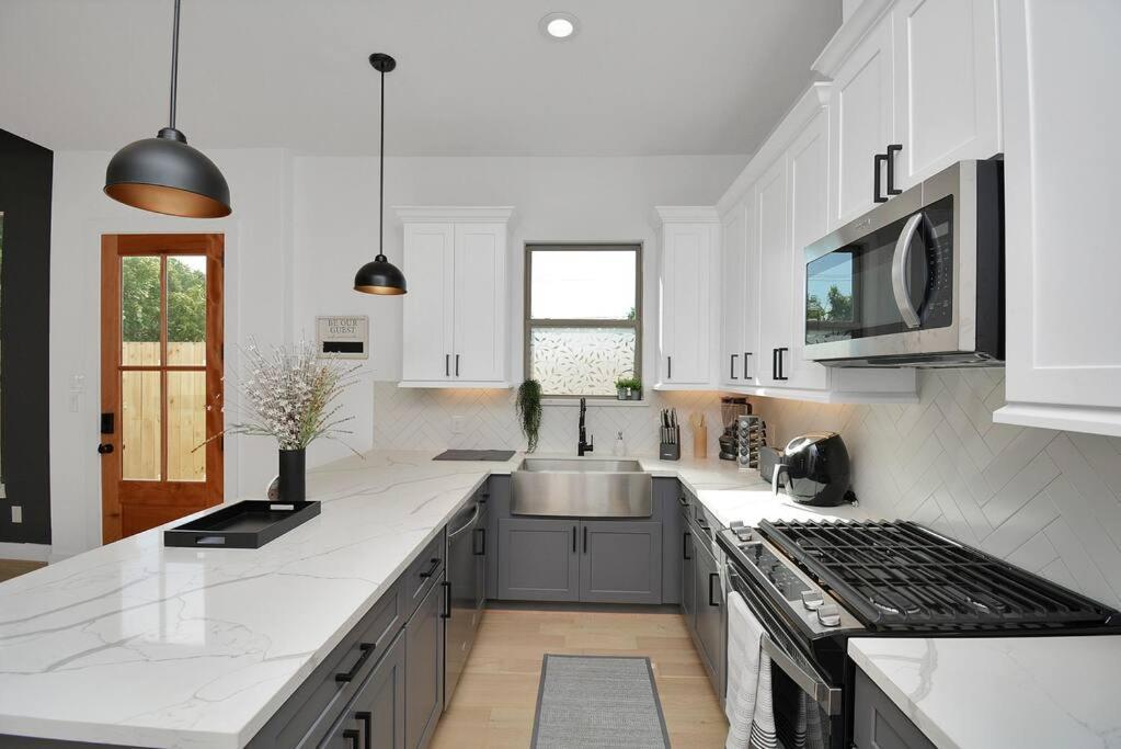 Casa vacanze Blissful Getaway With Hot Tub & Backyard Near Downtown *