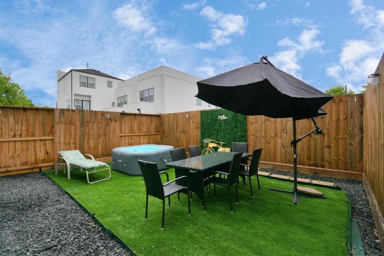 Casa vacanze Blissful Getaway With Hot Tub & Backyard Near Downtown *