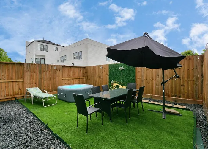 Blissful Getaway Home With Hot Tub & Backyard Near Downtown